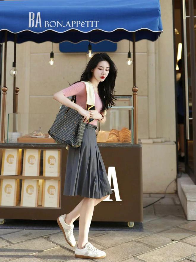 如何穿粉色才能温柔又高级,夏季穿它满满高级感