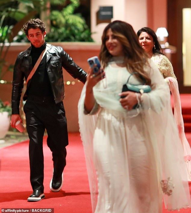 印度漂亮女明星朴雅卡乔普拉,印度女星朴雅卡家庭背景