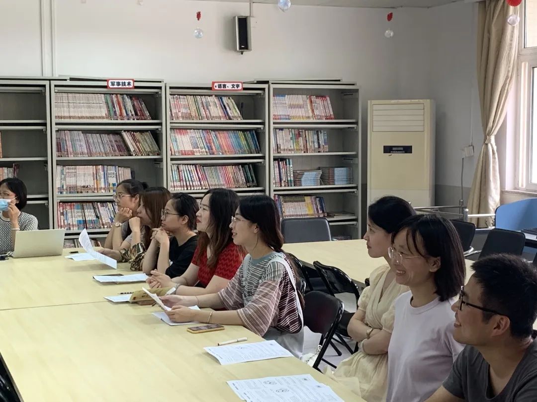 学习英语新课标，把握教学新方向---英语组学习2022版英语新课标