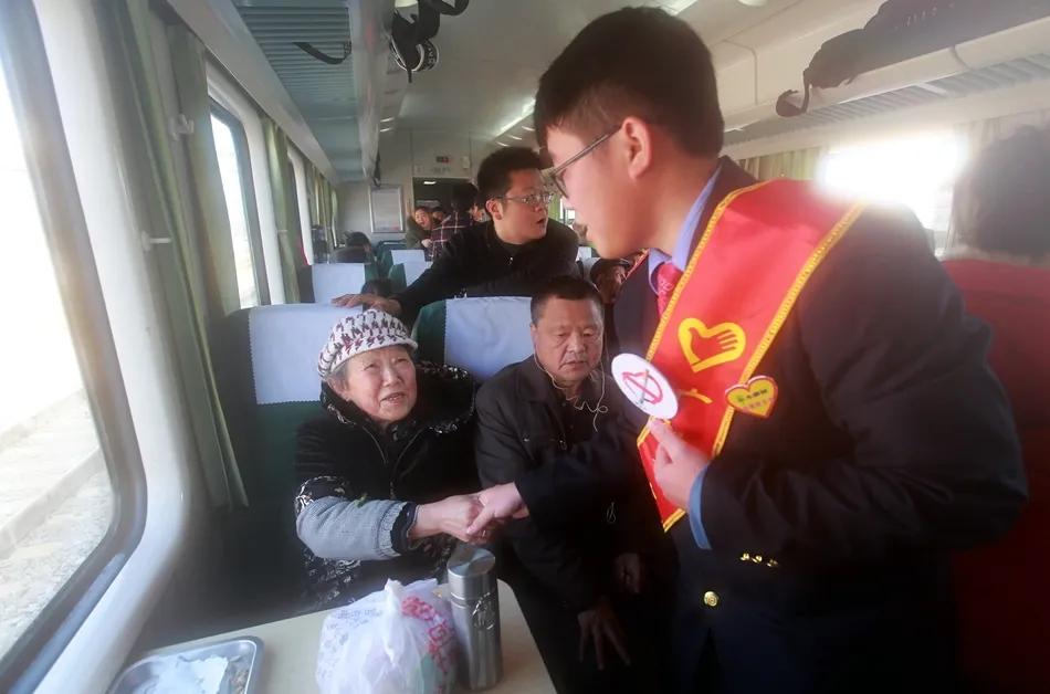 铁路部门给老人的五个福利,铁路局对60岁老人有什么新规