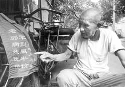 老人蹬三轮捐35万，助300多贫困学子圆梦，死后获感动中国特别奖