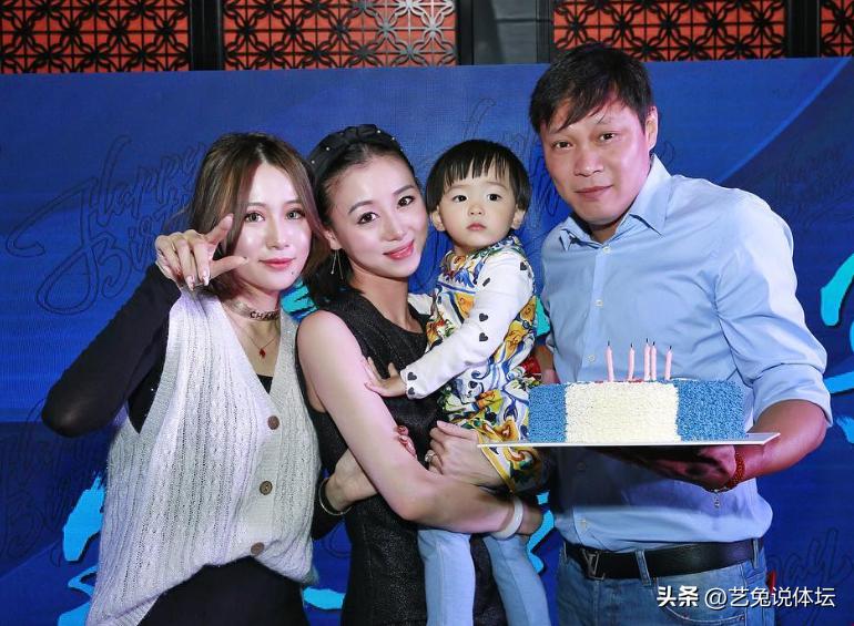 范志毅女儿妻子同框,范志毅女儿女婿