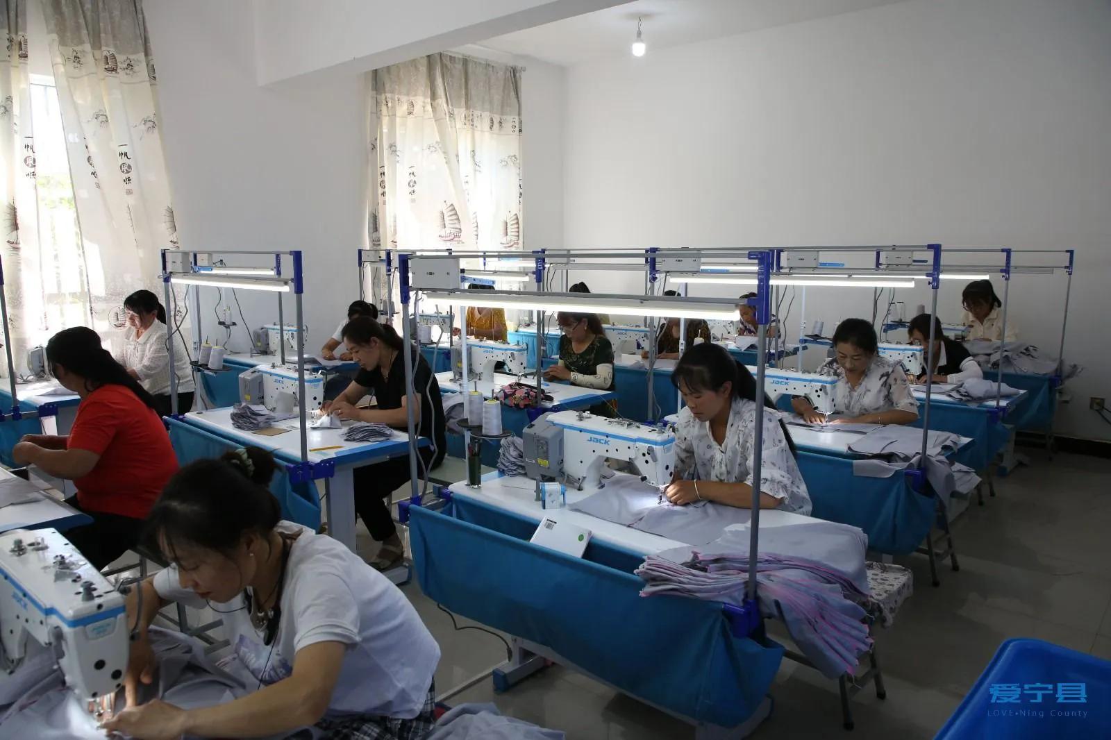 返乡建工厂解决了村民就业,农村扶贫小工厂