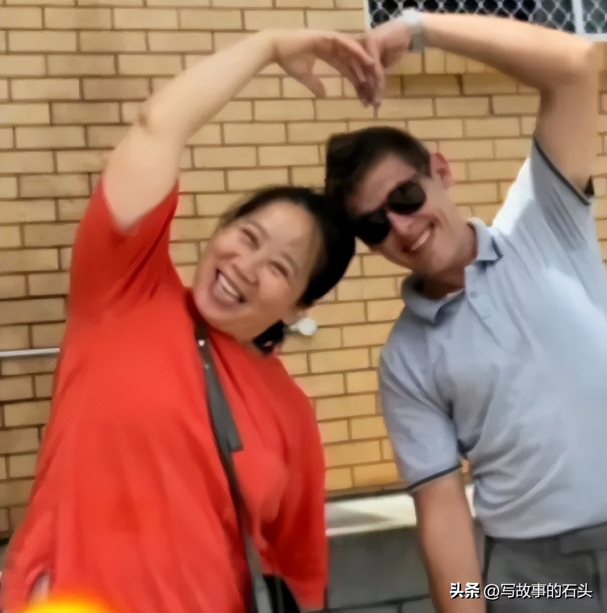 中国姑娘怀揣2000块去澳洲打工，嫁澳洲帅哥，打拼15年买两栋房