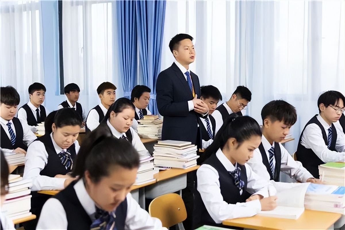 秋季报名火热进行中|十大理由告诉你,择校为什么选择海南新东方