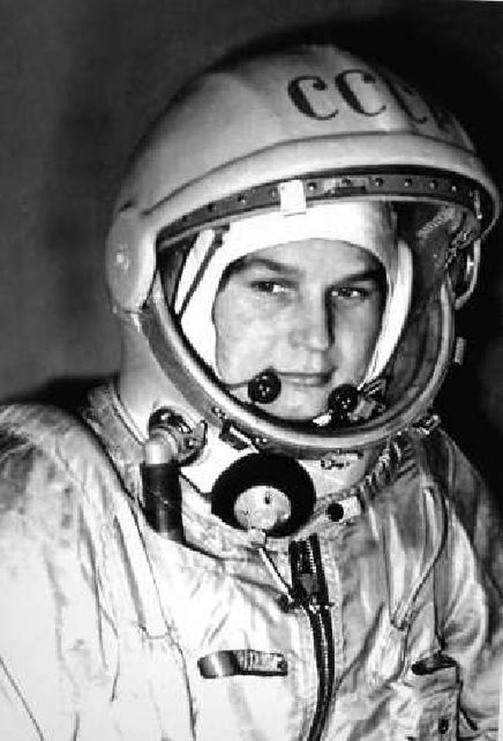 女航天员上太空,遇到生理期怎么办?太空环境会影响生育吗?