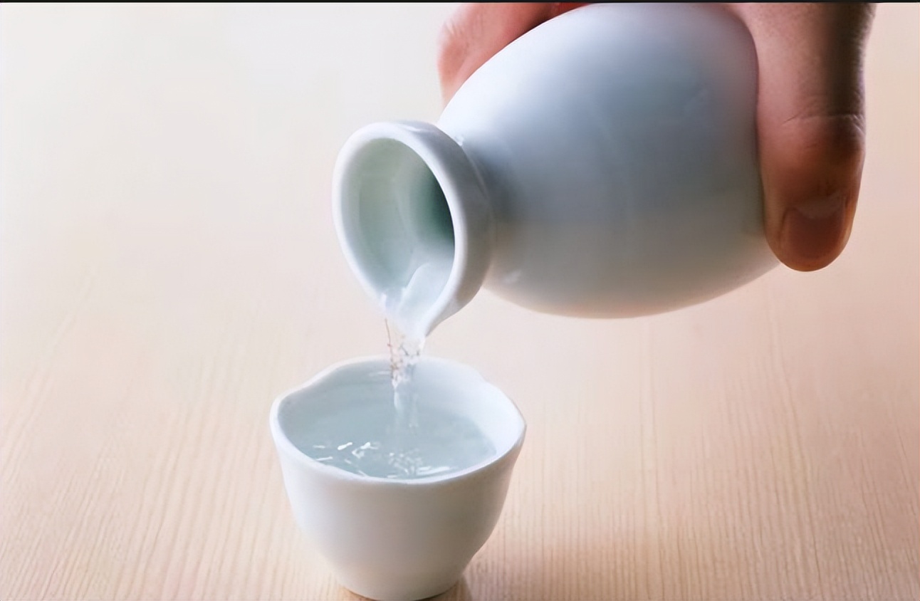 年轻人为什么喜欢喝中国劲酒,中国劲酒怎么火的