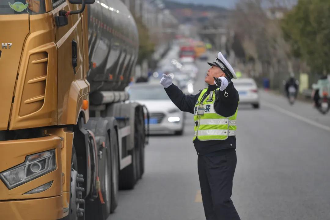 鏄ヨ妭鏈熼棿鍏ㄥ競绀句細娌诲畨澶у眬绋冲畾,鍏冩棪鏈熼棿杈栧尯娌诲畨澶у眬鎸佺画骞崇ǔ