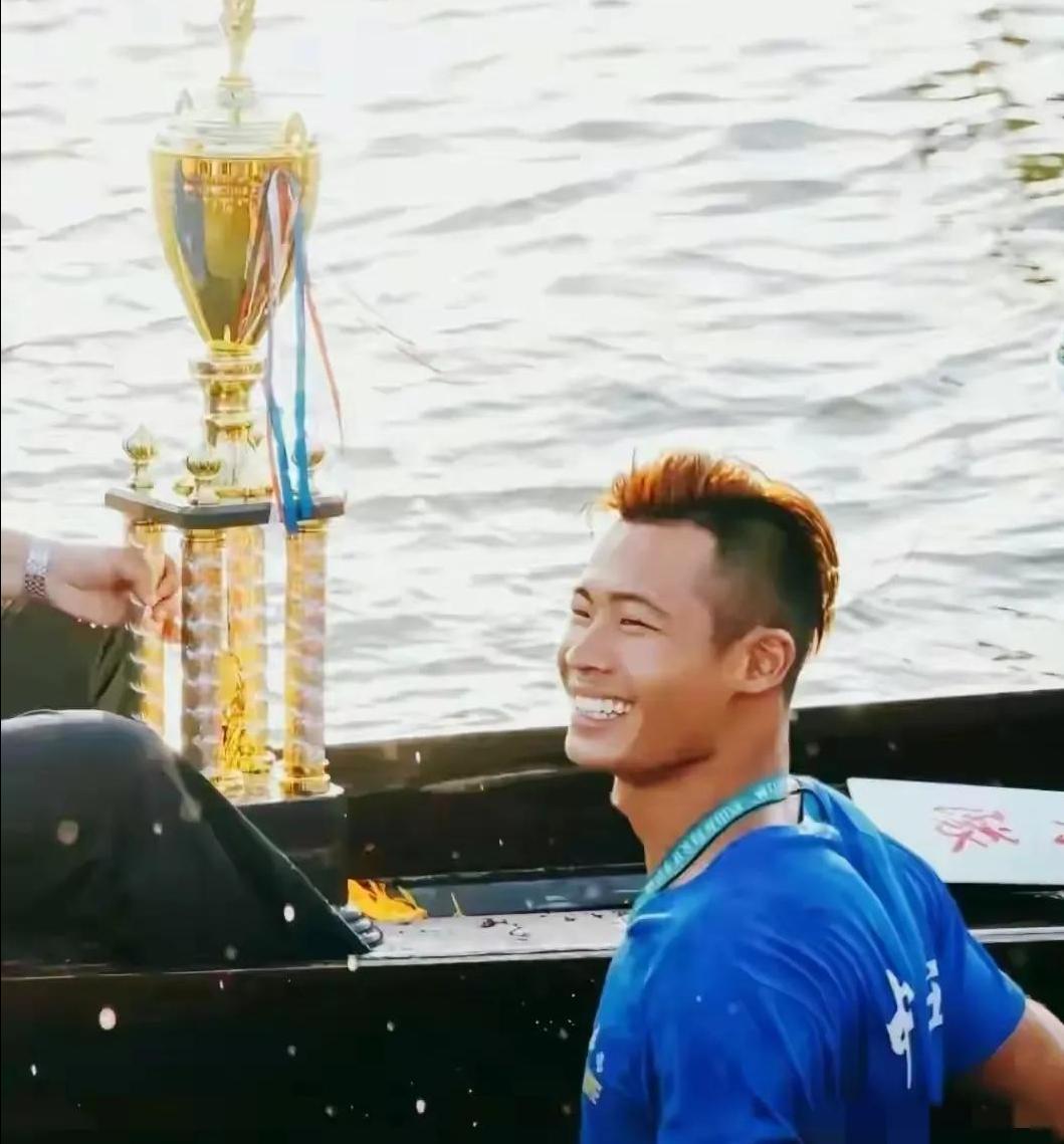 炸毛哥冯伟浚被求婚,炸毛哥冯伟浚走红图片