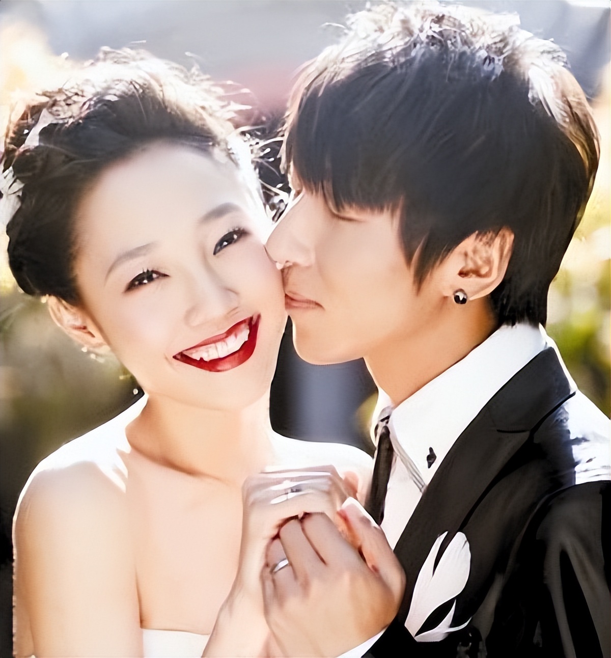 白百何近照曝光喝酒抽烟动作娴熟,白百何最邋遢的一次走红毯