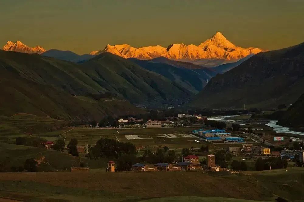五一甘孜川西环线旅游路线,春节成都甘孜五日游攻略