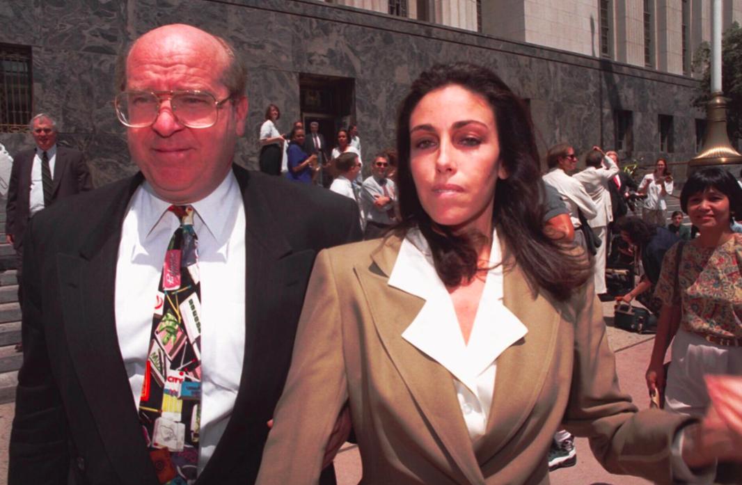 美国18岁星二代卖裸照赚钱？明星父亲痛骂，网友呛：渣男还有脸说