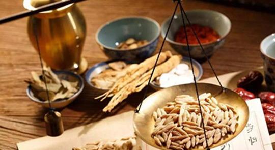 基于“伏邪学说”，探讨中医对慢性萎缩性胃炎的治疗方法