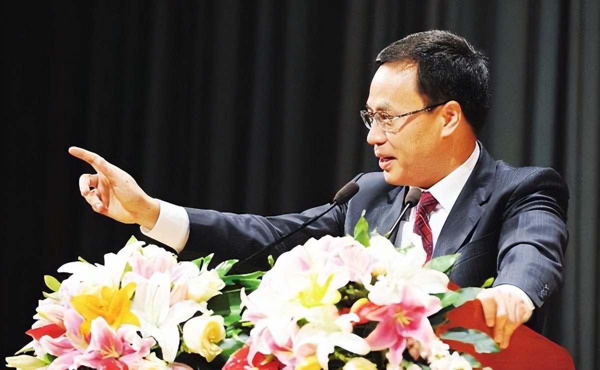 名校学霸毕业4000月薪,清华学霸拿到5亿融资