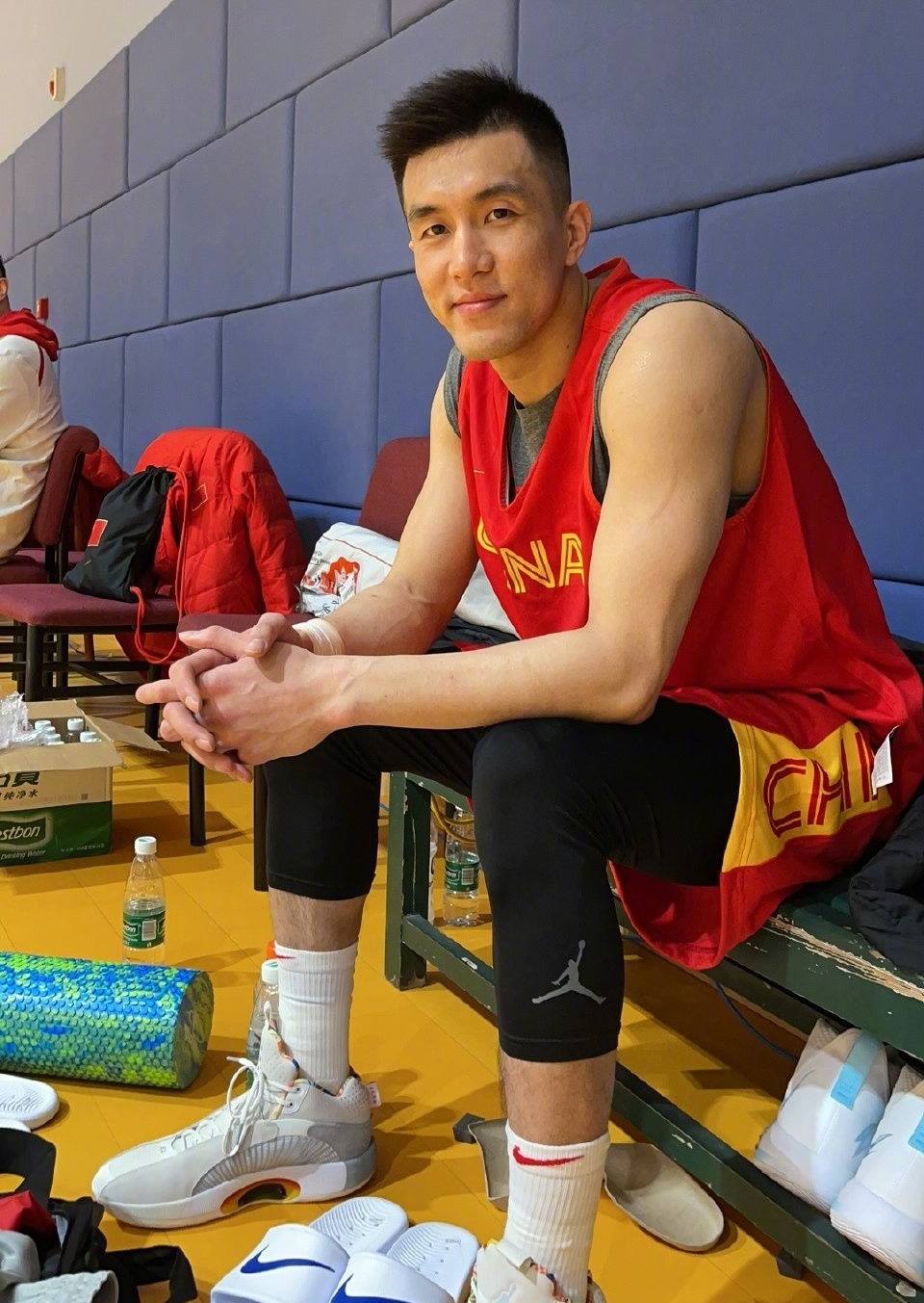 郭艾伦亚洲第一后卫的由来,郭艾伦比赛为什么可以穿aj