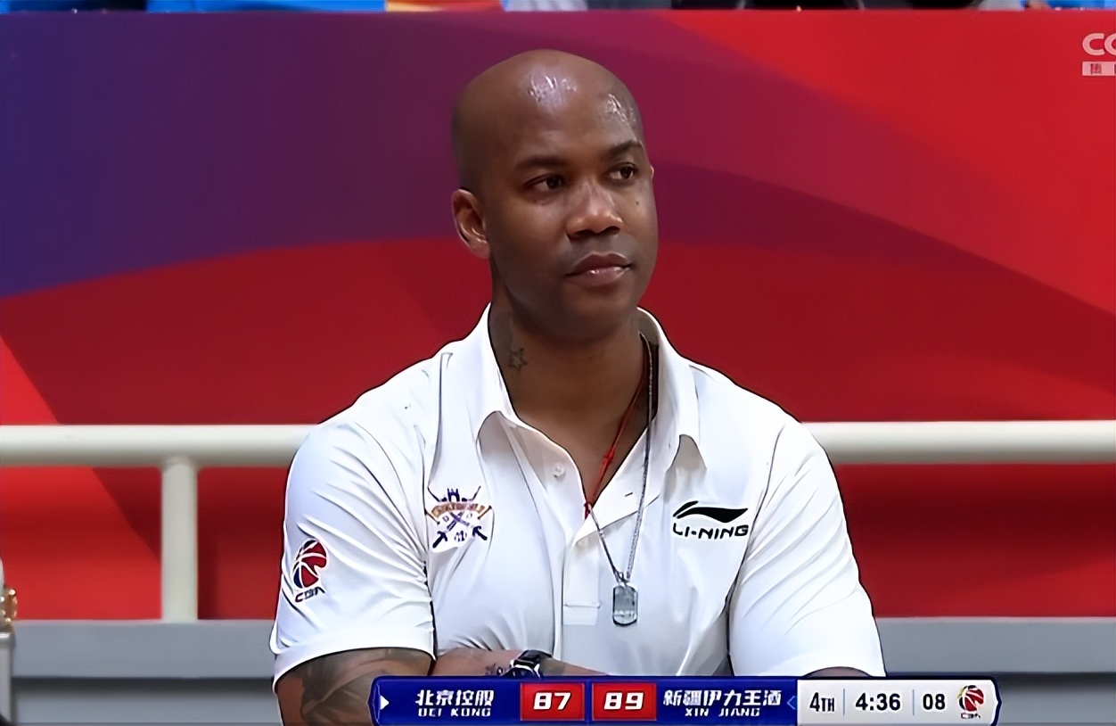 北控13分大逆转晋级八强,马布里末节30分逆转