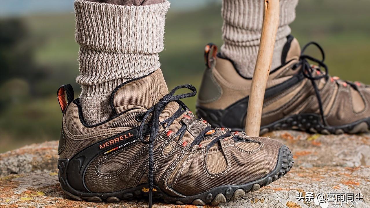 冬季穿什么样的徒步登山鞋,徒步登山哪种鞋适合