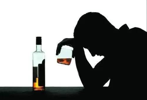 酒桌上遇到两种人最好敬而远之,酒桌上常说三种话的人多半人品差