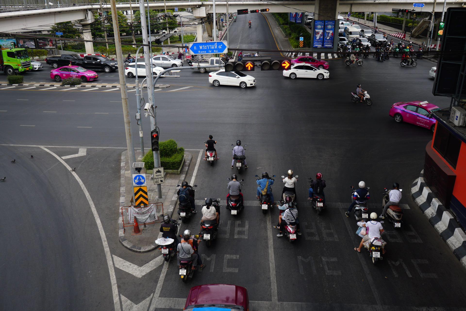 1月8日重开国境：有人采购退烧药回国过年，外企开始制定访华计划，立刻恢复出境游并不容易