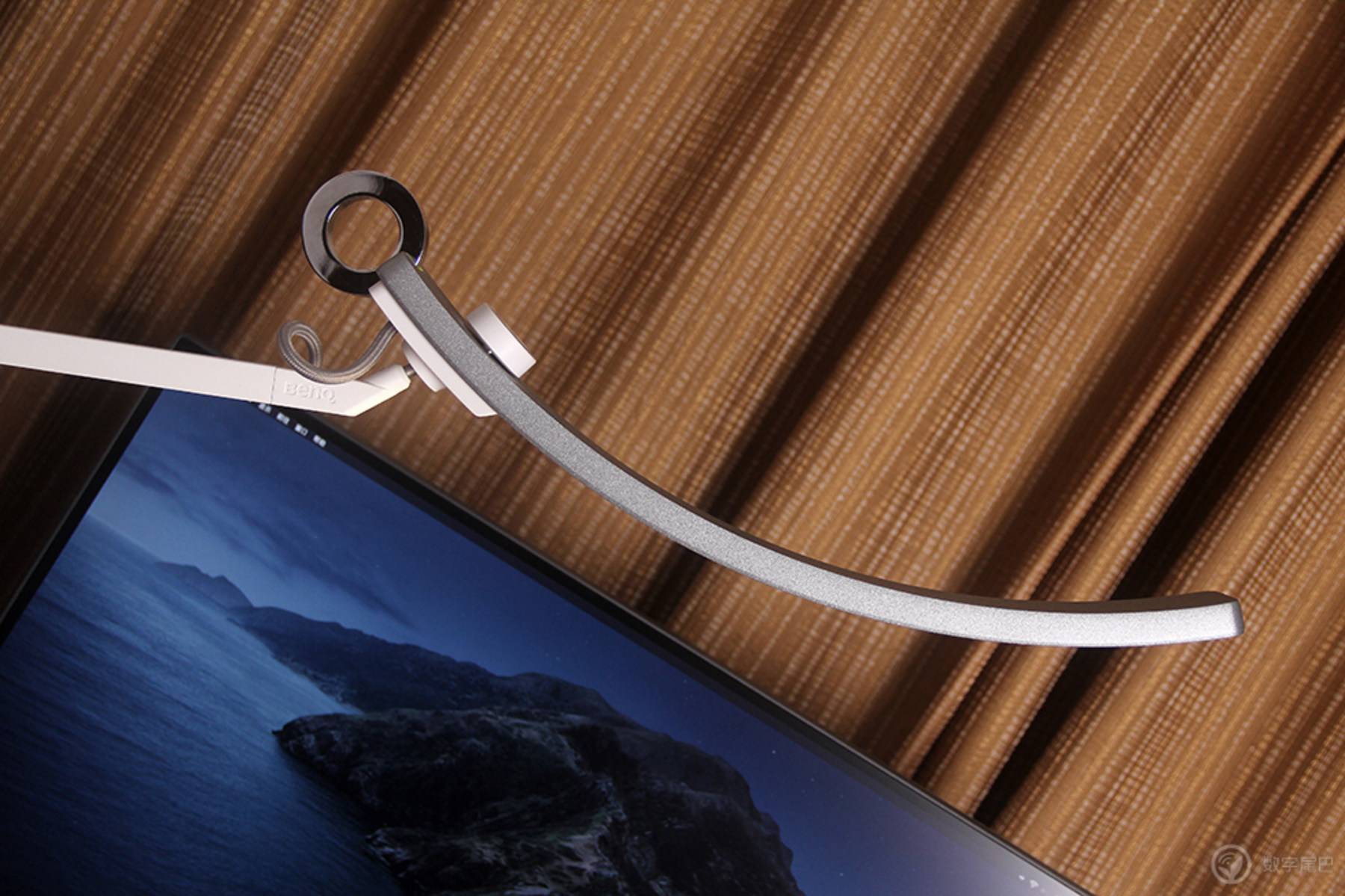 推荐几款高逼格电脑桌面,实用科技感很强的电脑桌面