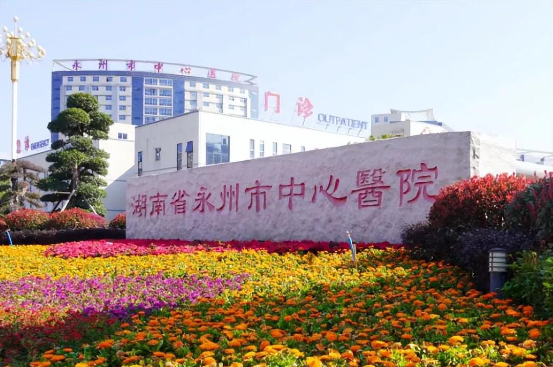 护士穿着工作服不用排队打疫苗,护士穿白大褂吗