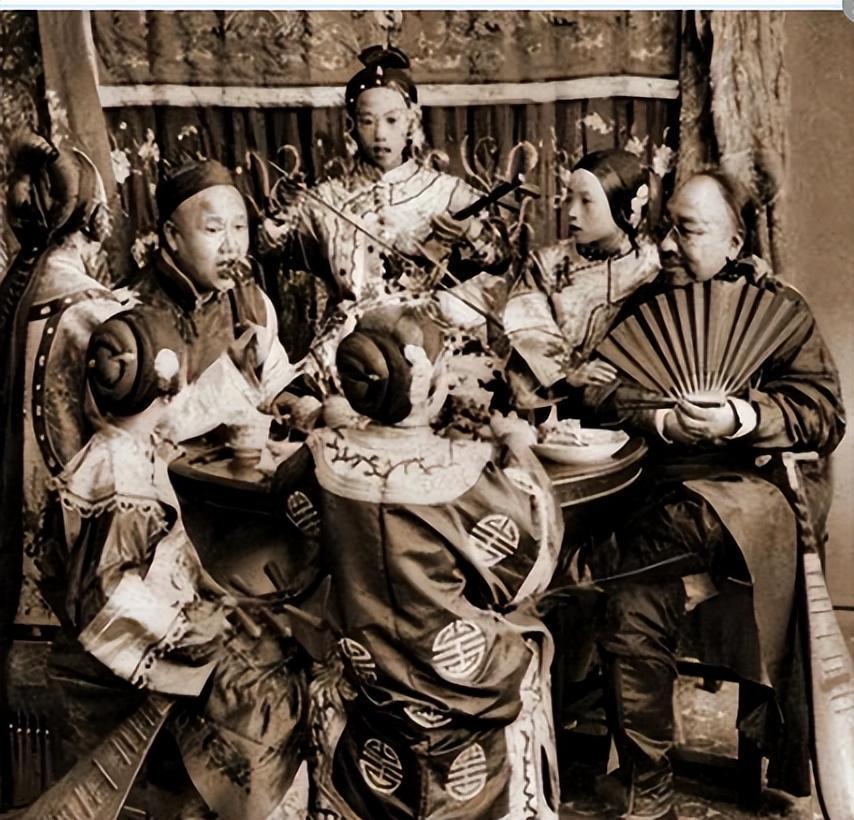 【时光印记】晚清花楼女子30张老照片,丰乳肥臀,仪态万千