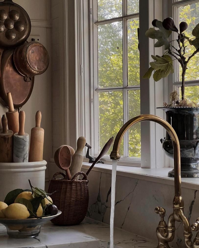 30岁女主装扮的美国住宅，花哨又闪亮，复古极繁主义也别具魅力