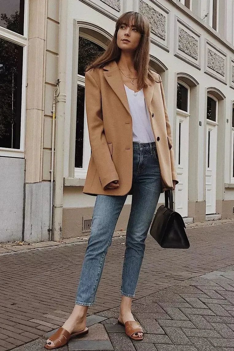 直筒牛仔裤小白鞋穿搭,小白鞋牛仔裤秋冬穿搭图片