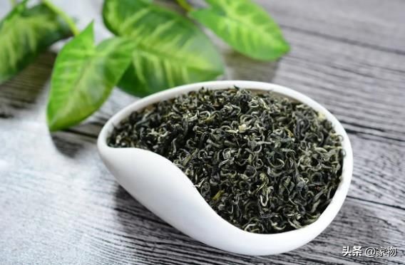 定制衣柜与墙面如何防止衣柜发霉,靠卫生间的墙壁衣柜发霉如何补救