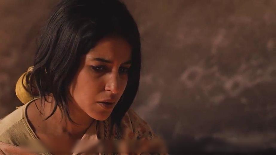 揭露印度女性悲惨的电影，孕妇上山挑水男人在家玩乐，越看越揪心