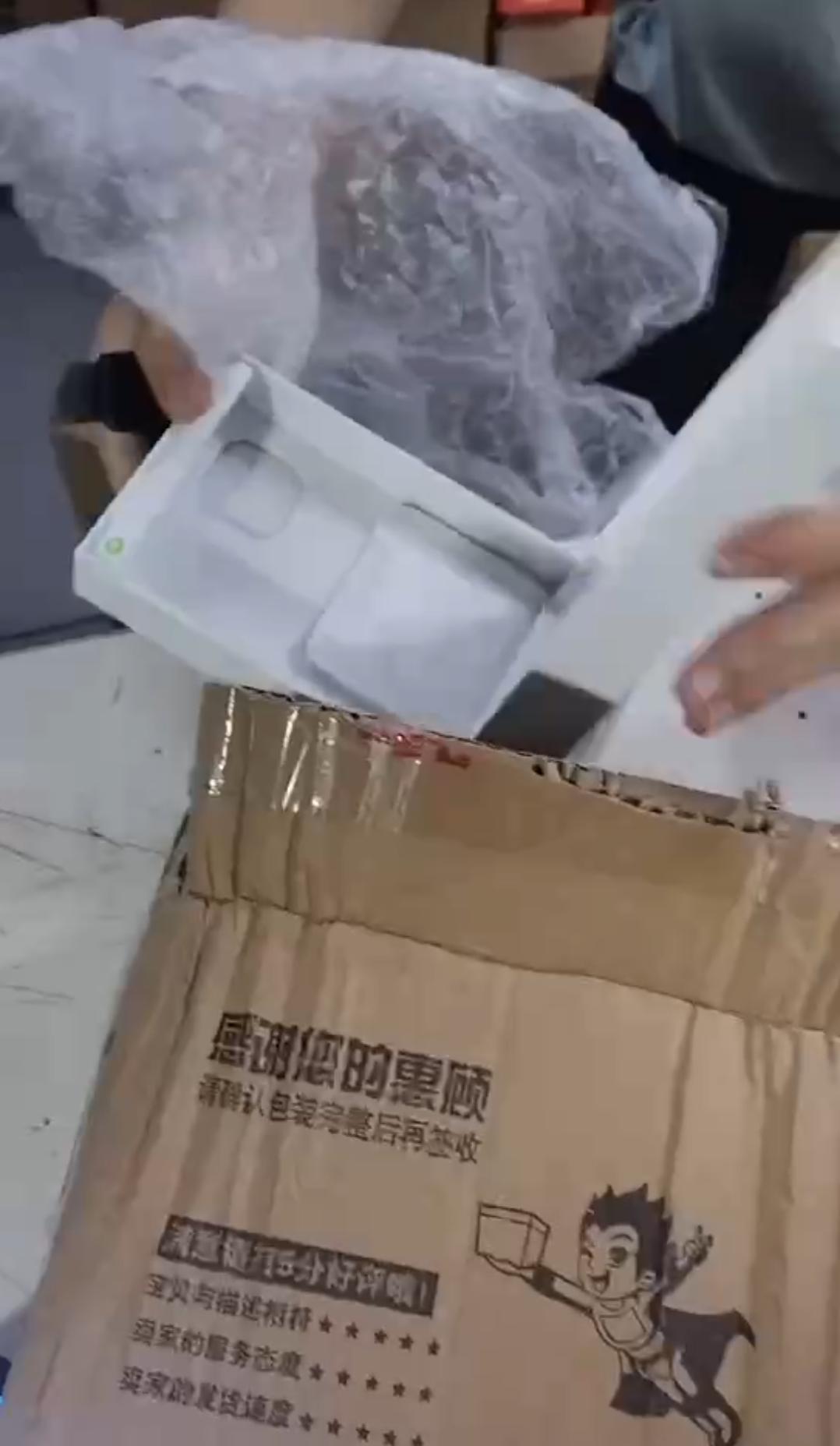 快递被京东小哥拿走了怎么赔偿,邮寄京东快递延误赔偿标准