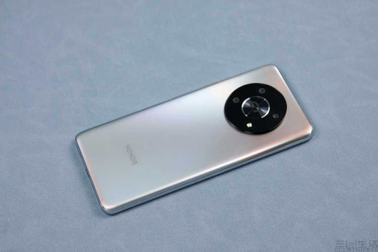 目前性价比最高的前三款手机之一,目前最值得入手的一部手机