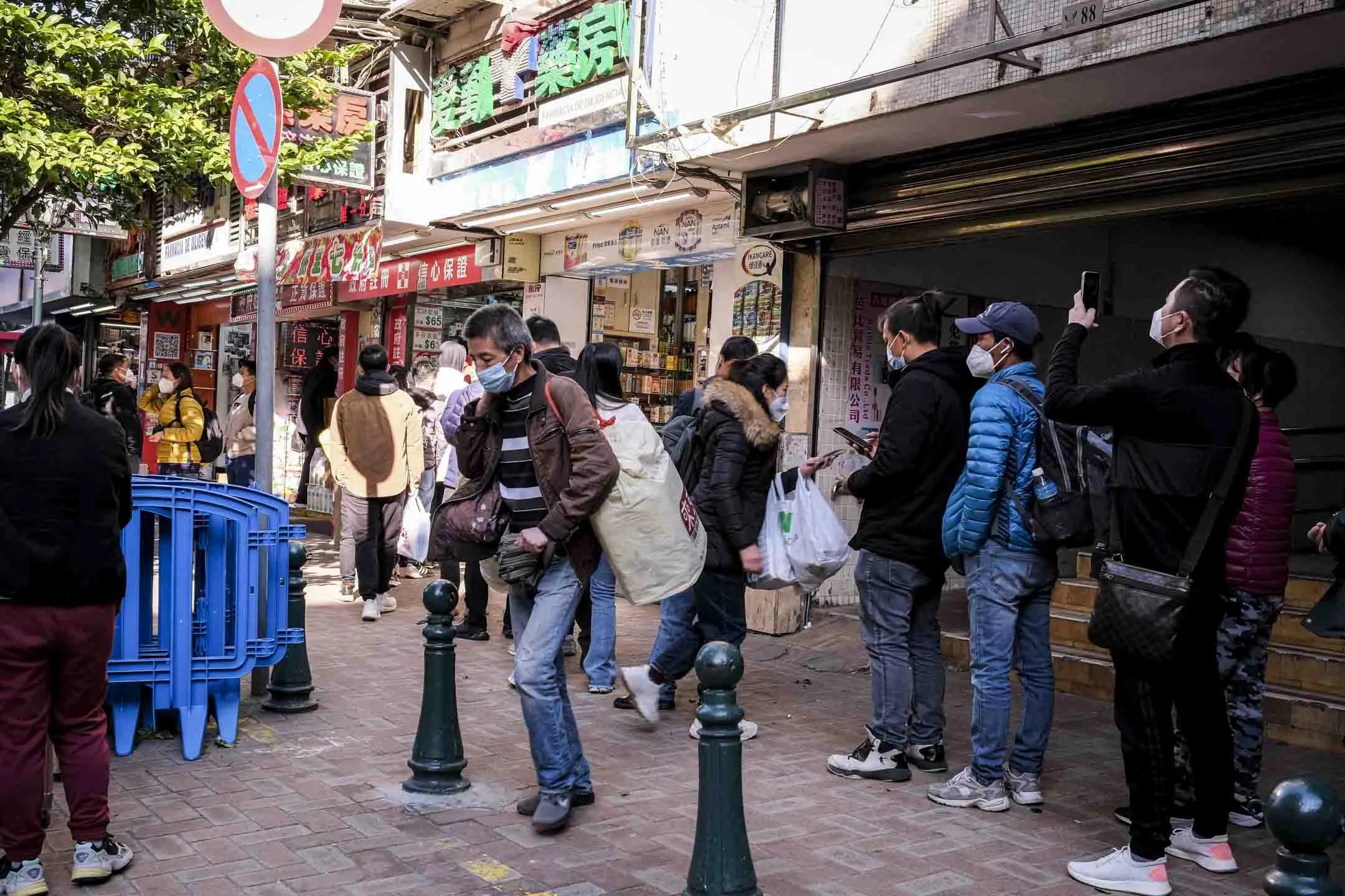 只要有差价，什么都有人带：拱北口岸那些夹带“私货”的人