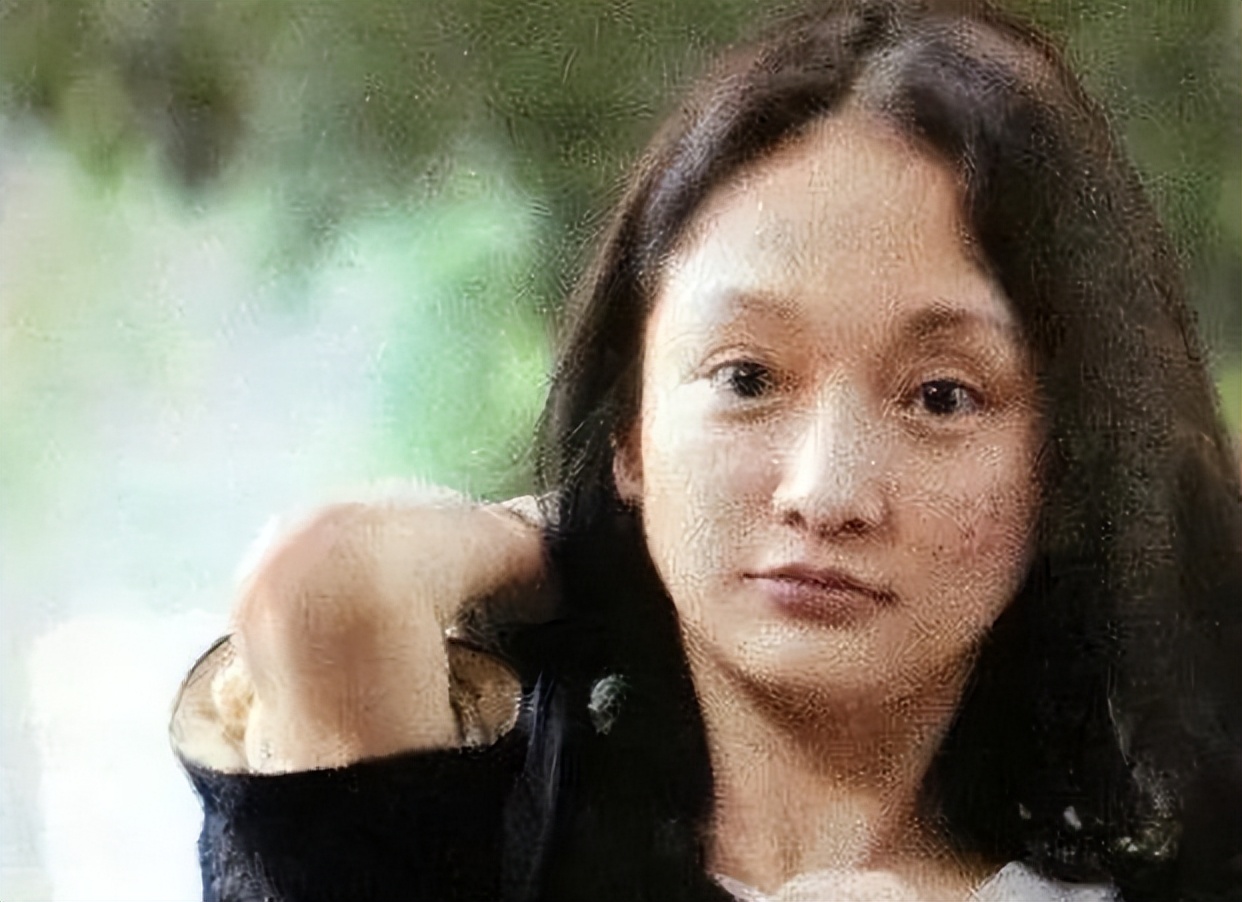 假发假臀假肌肉，半个娱乐圈“从头假到脚”，原来没什么是真的