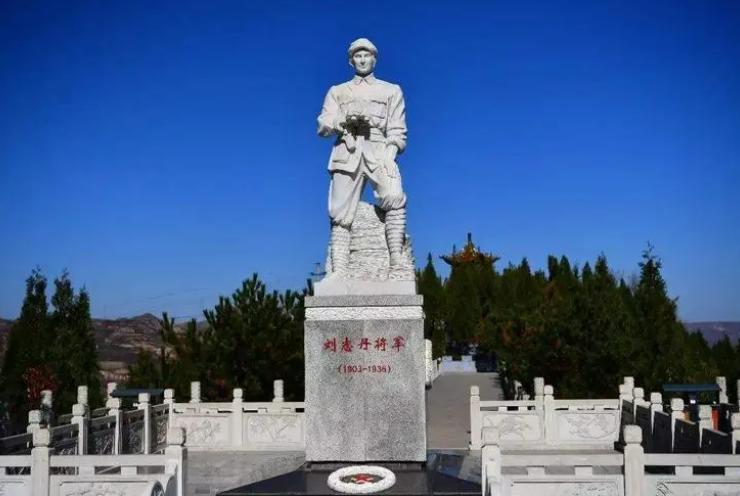 左权的影响力有多大？牺牲后毛主席为其特批一规矩，至今无人更改