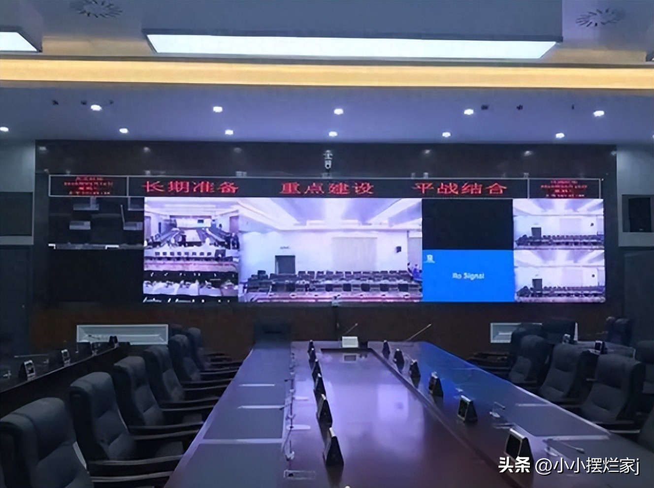 情侣在外面打闹,情侣被摄像机拍到