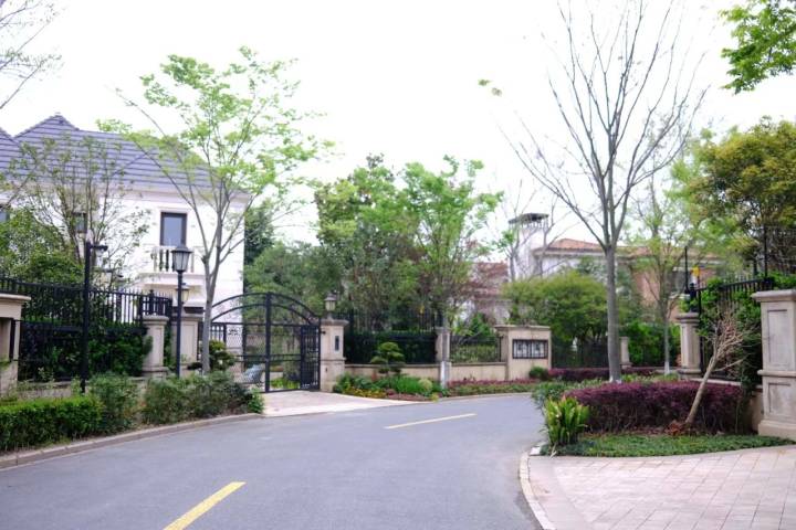 别墅改建能挣钱吗,别墅改成商业用房合法吗