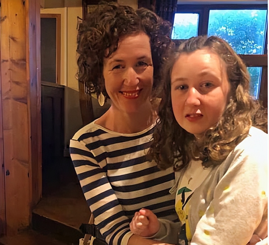 英国12岁男孩当爹的新闻,13岁当爹的英国小孩11年后现状