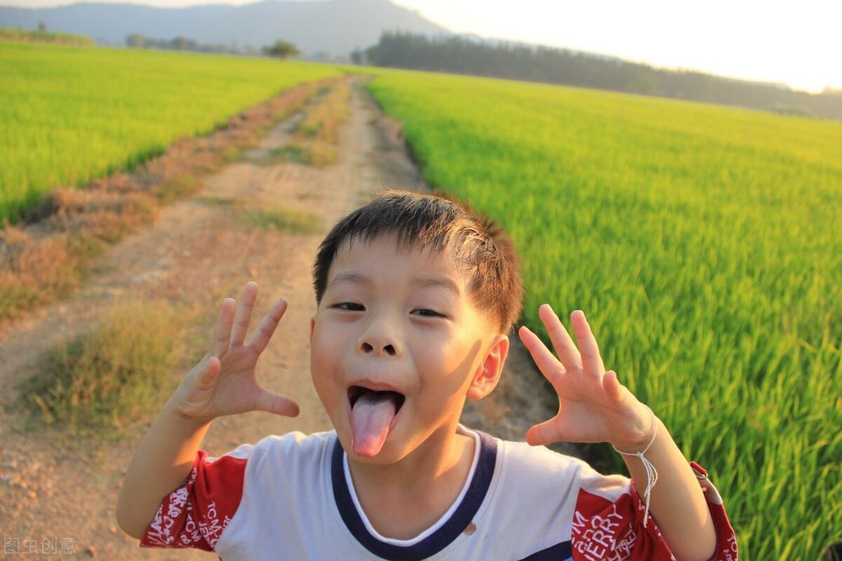 男童大腿内侧出现红斑块,小儿下肢皮肤花斑的原因