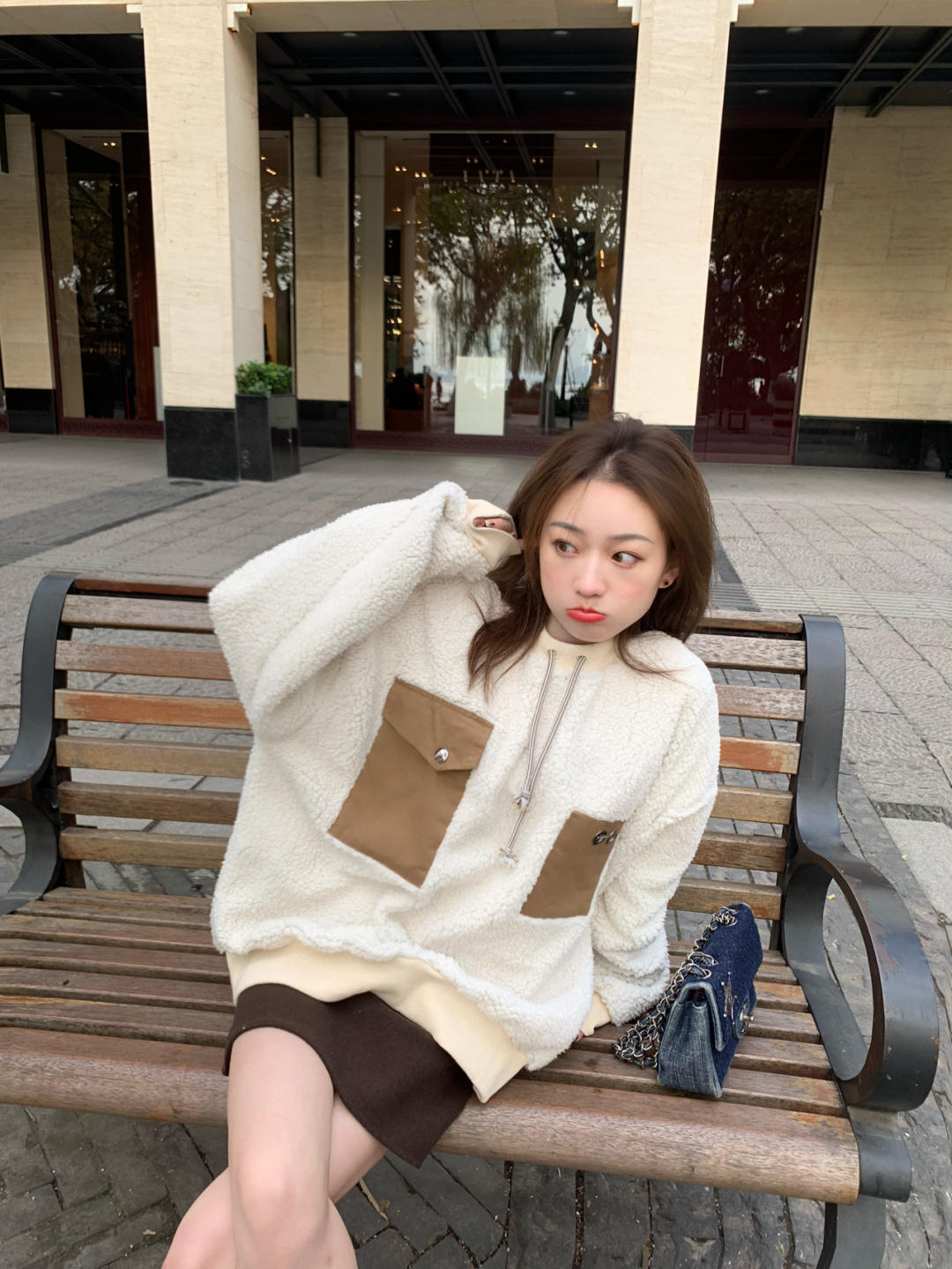 羊羔绒宽松慵懒风高级感卫衣,慵懒风羊羔绒卫衣怎么搭配才好看