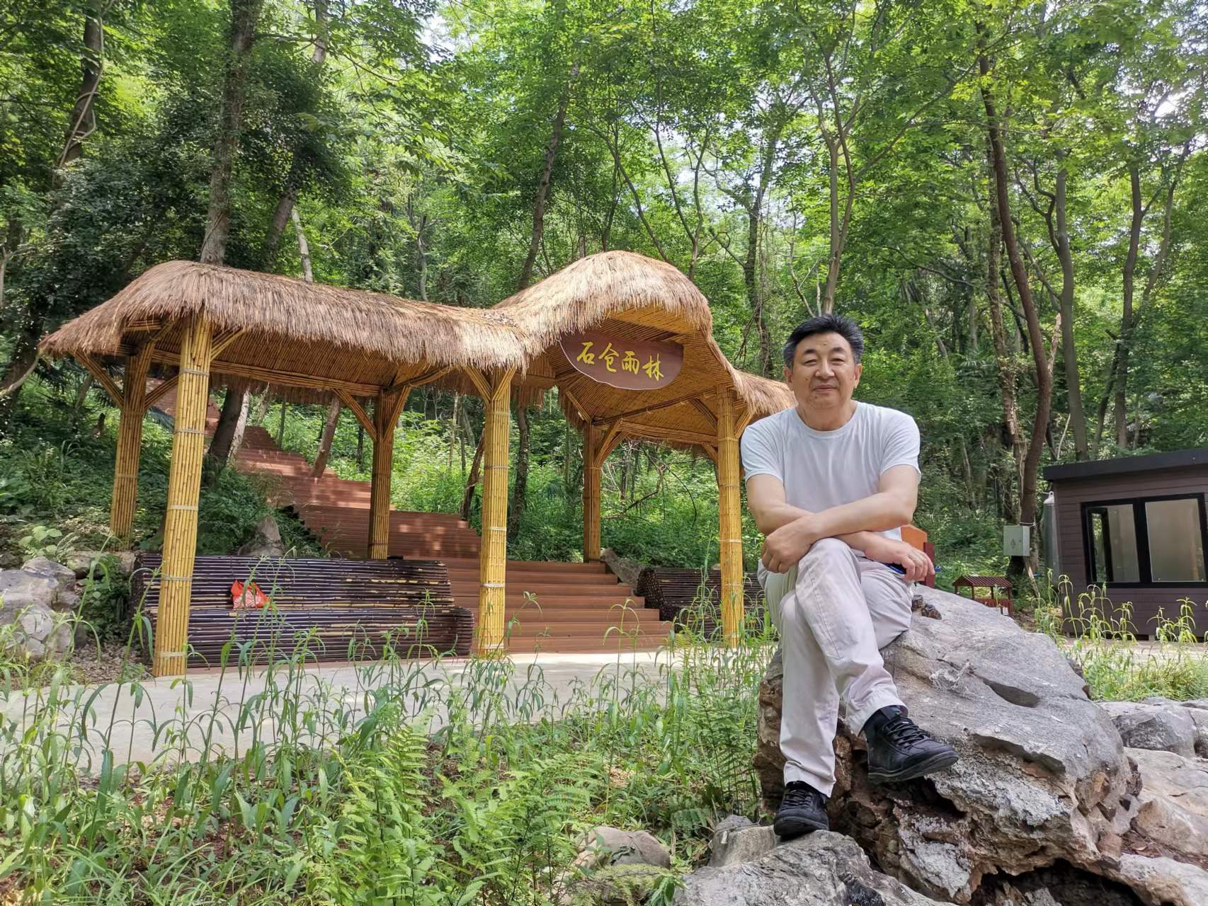 这所学校:一部教材续写17年一名校长续任17年一份初心续守17年