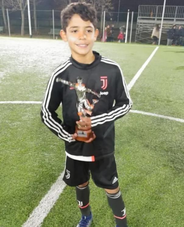 c罗12岁的视频,c罗12岁足球视频