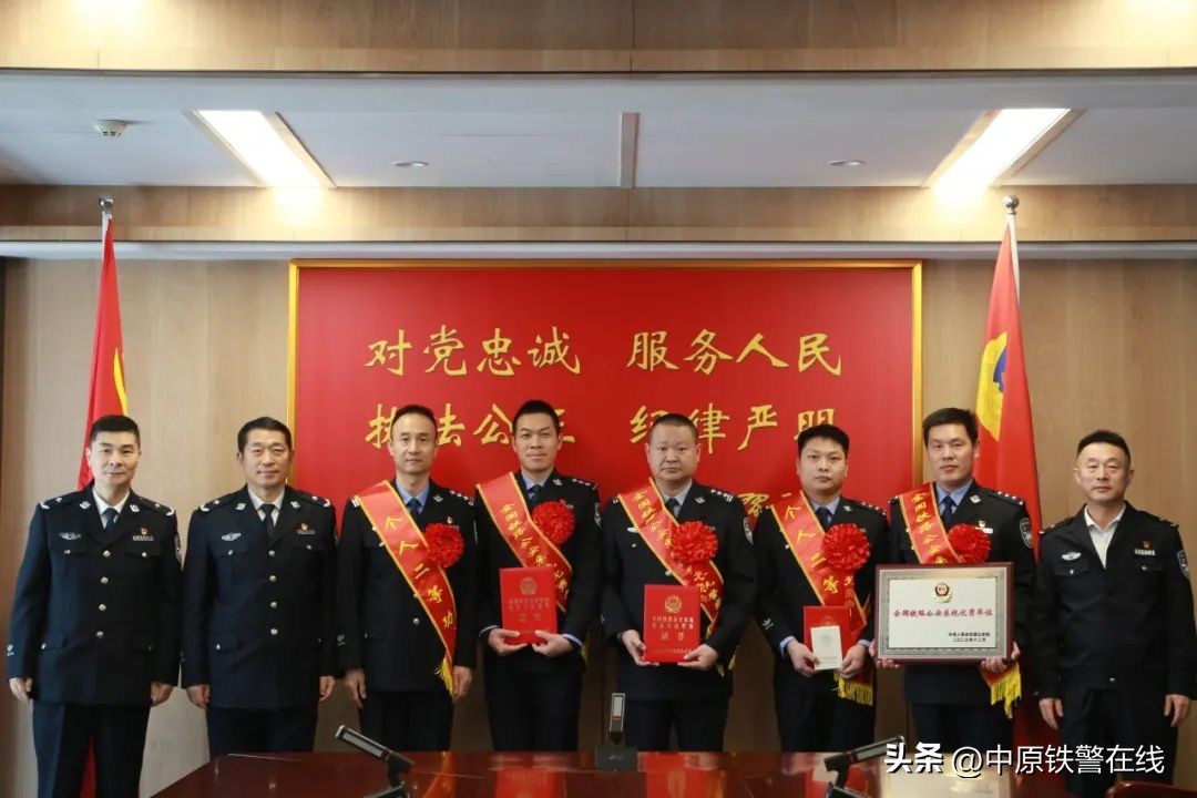 送去慰问品看望民警,送温暖慰问警察