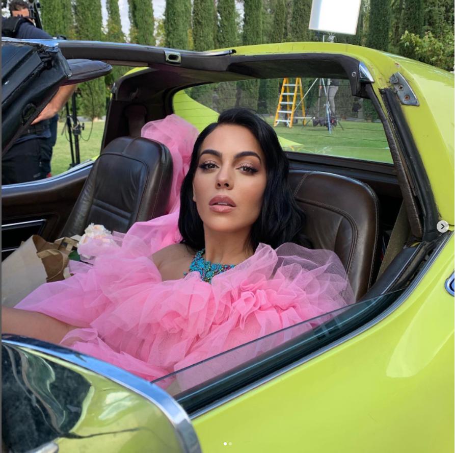 为什么c罗选了一个柜姐,c罗最重要的两个女人