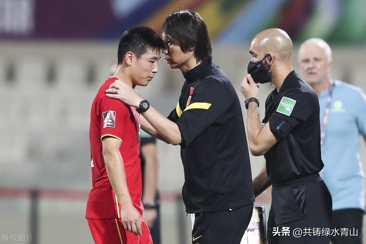 梅西中国行被握手,梅西中国行对球迷笑