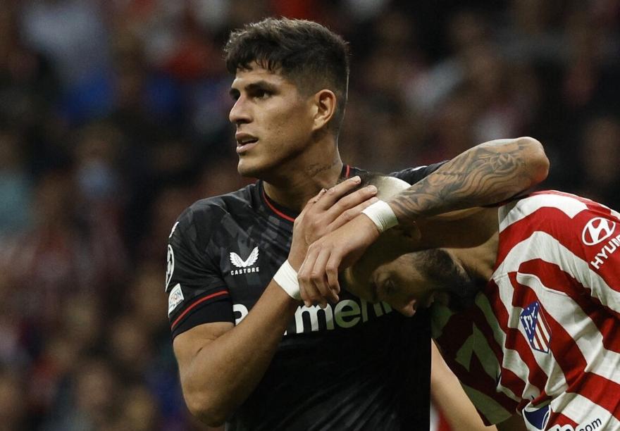 欧冠赛场又一场惊天大逆转,欧冠0:3完败错失登顶