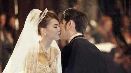 昆凌17岁就被周杰伦追上视频,昆凌被周杰伦追到手时才17岁