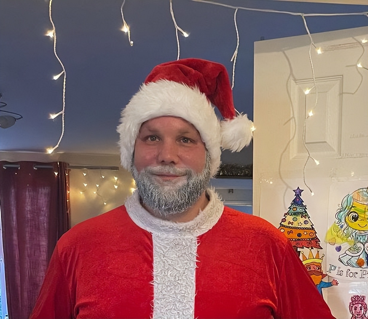 英国一出租车司机抨击市议会拒绝让他在工作中装扮成圣诞老人