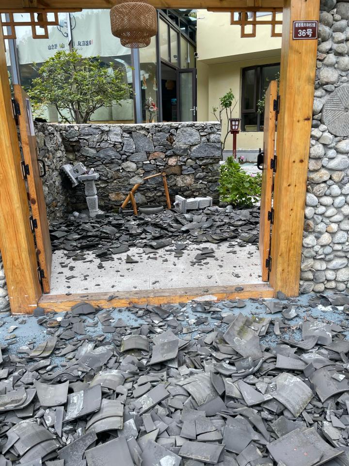 震中海螺沟景区：游客少是万幸