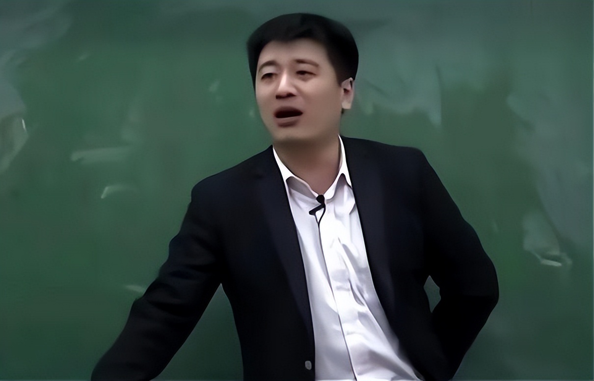 张雪峰最近在网络上的言论评价,张雪峰不报师范有话说后续